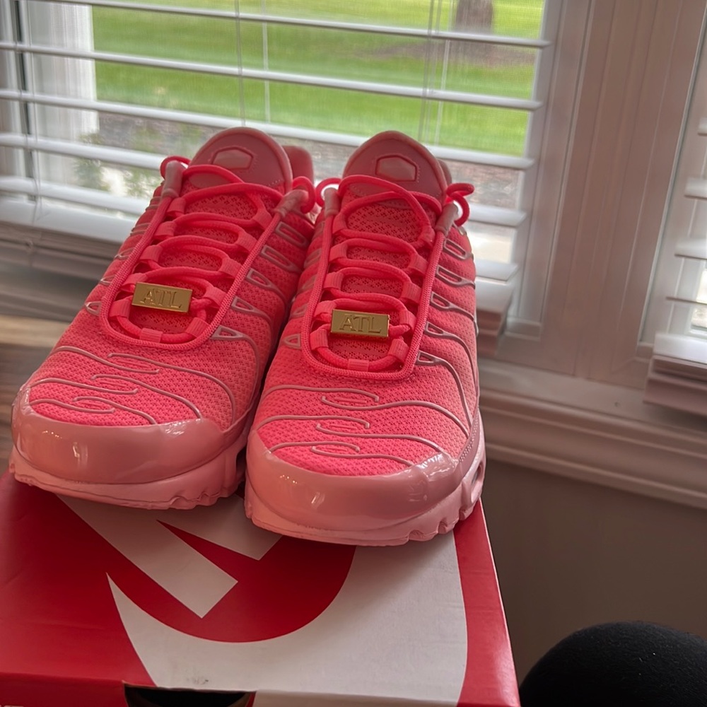 BRAND NEW WMNS AIR MAX PLUS ARTIC PUNCH/WHITE